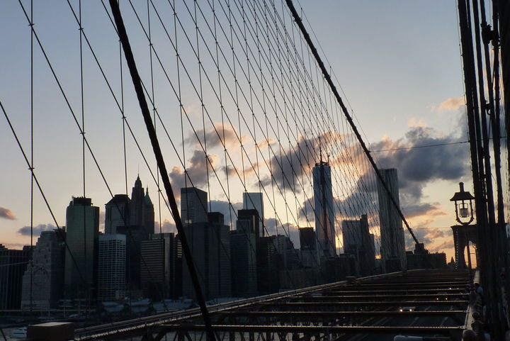 Brücke bei Sonnenuntergang in New York