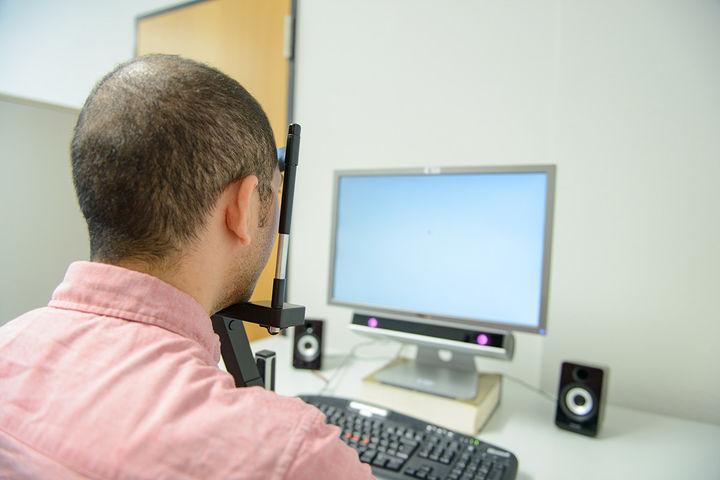 Person vor Eyetracker